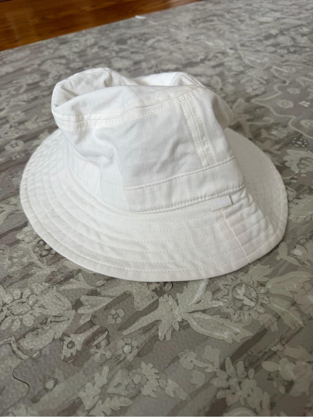 Aritzia TNA White Cotton Bucket Hat